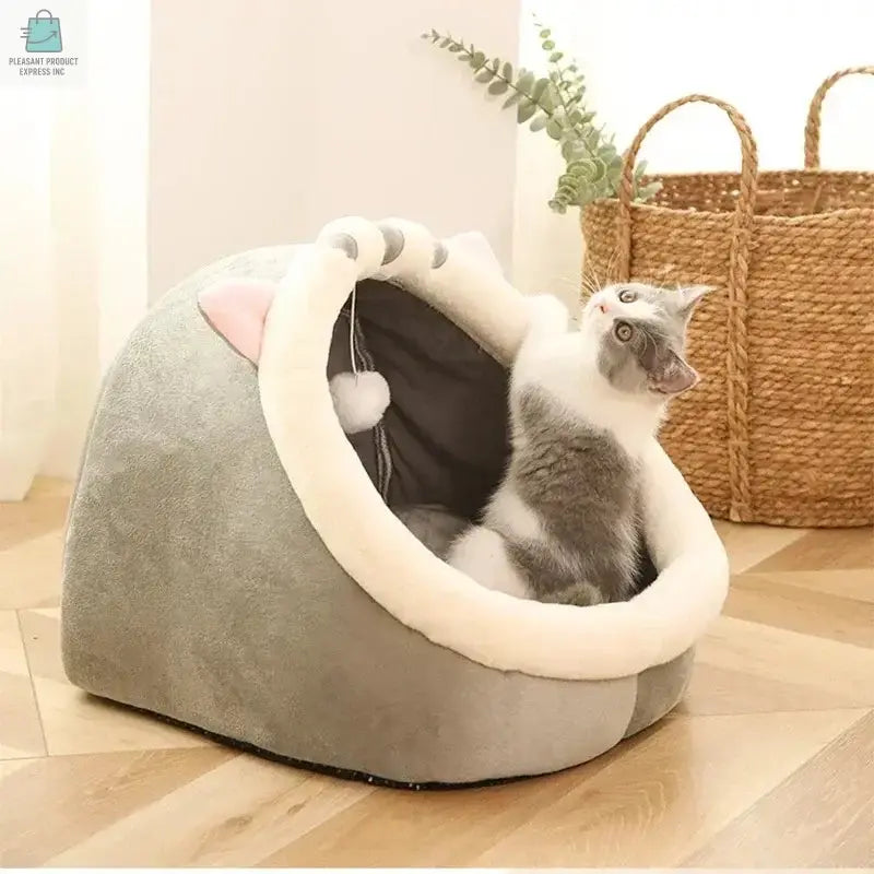 Your furry companion deserves the best, and our Cozy 100% Cotton Cat Pad Bed is just what they need for a luxurious resting spot. This pet basket is thoughtfully des