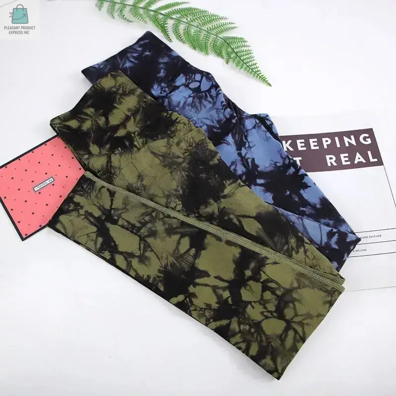Upgrade your yoga wardrobe with our Women's Seamless Tie Dye Yoga Pants, designed for comfort and style. These ankle-length leggings feature a soft and stretchy span