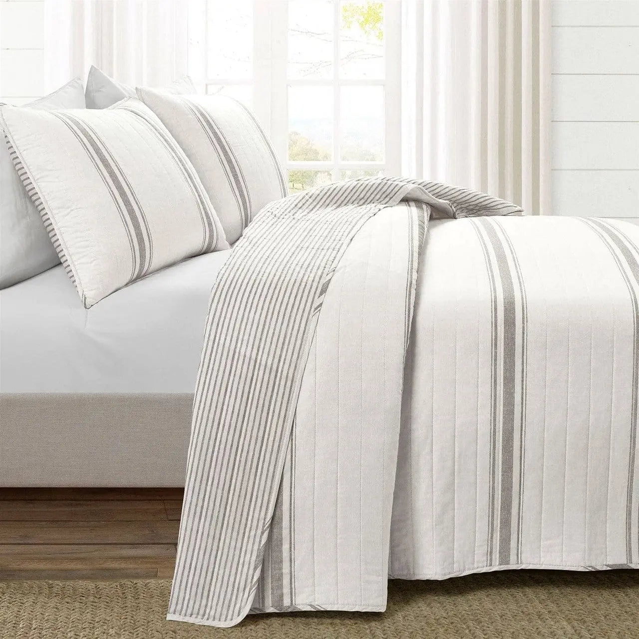 Full / Queen Grey Off-White 3 Piece Stripe Reversible Cotton Quilt Set-0